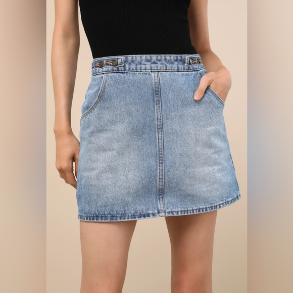 Lulu's Charlie Medium Wash Denim Mini Skirt NWT - Picture 3 of 6